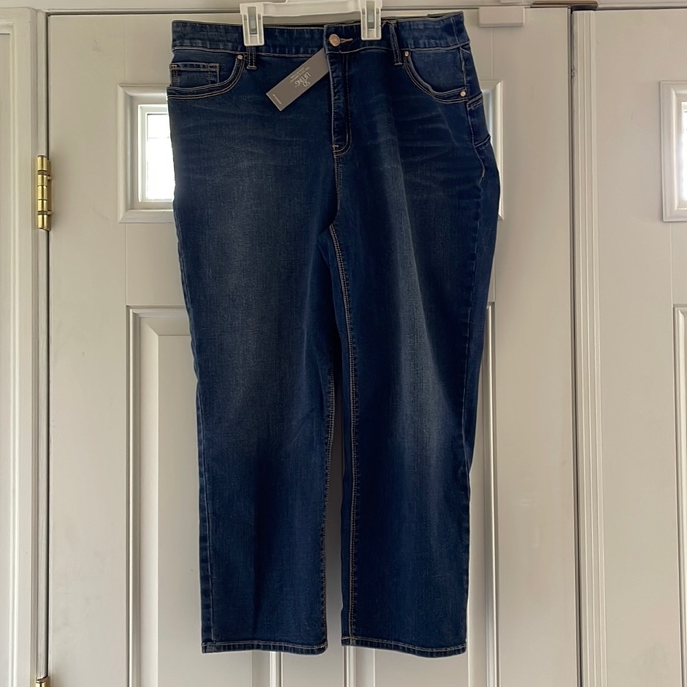 Chico’s crop jeans. New with tags nwt size 2.5. smoke free home.